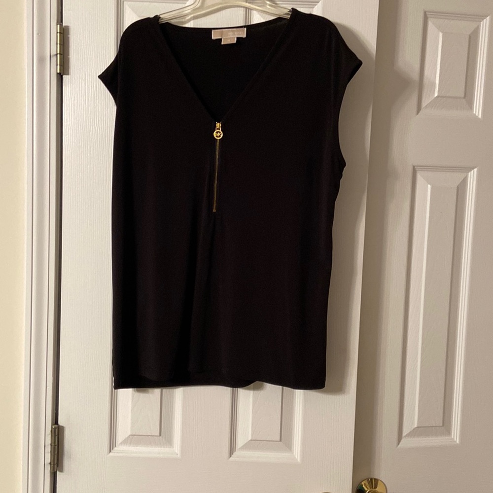Short sleeve top